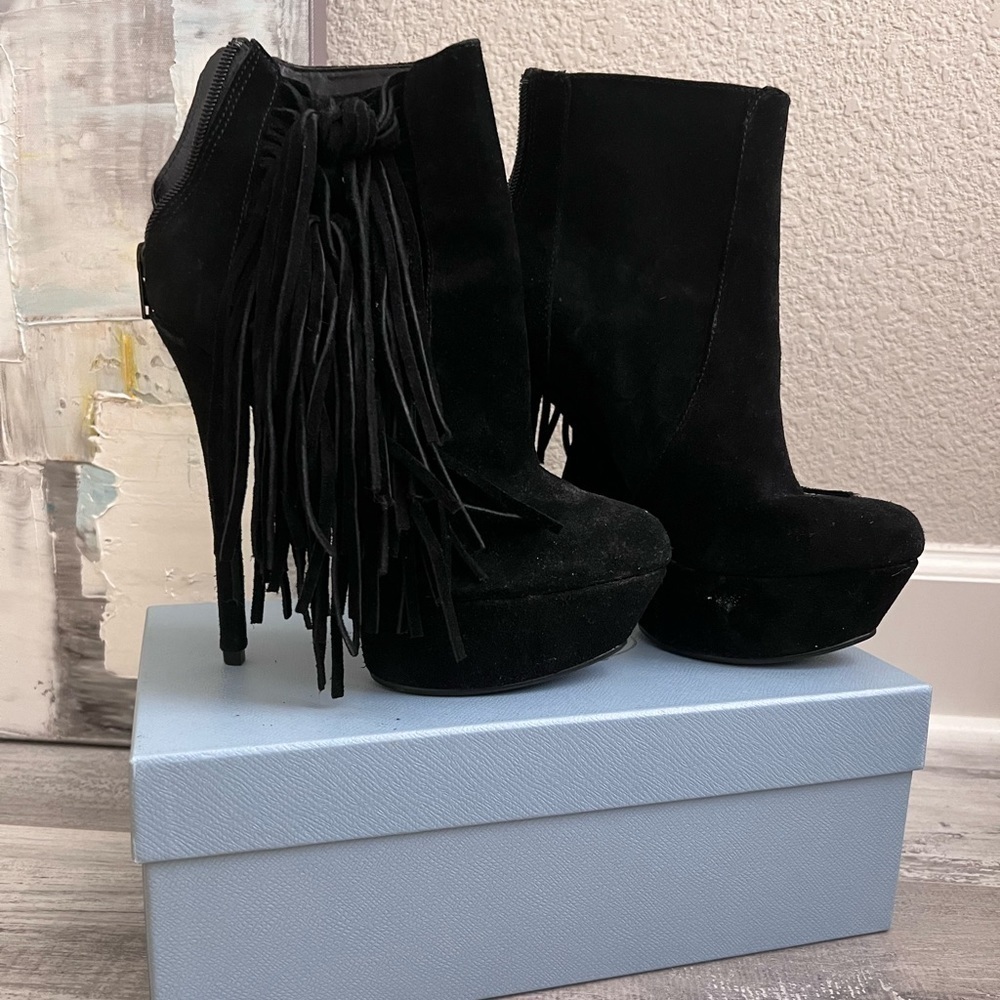 Steve Madden Arauna Boots Size 5.5